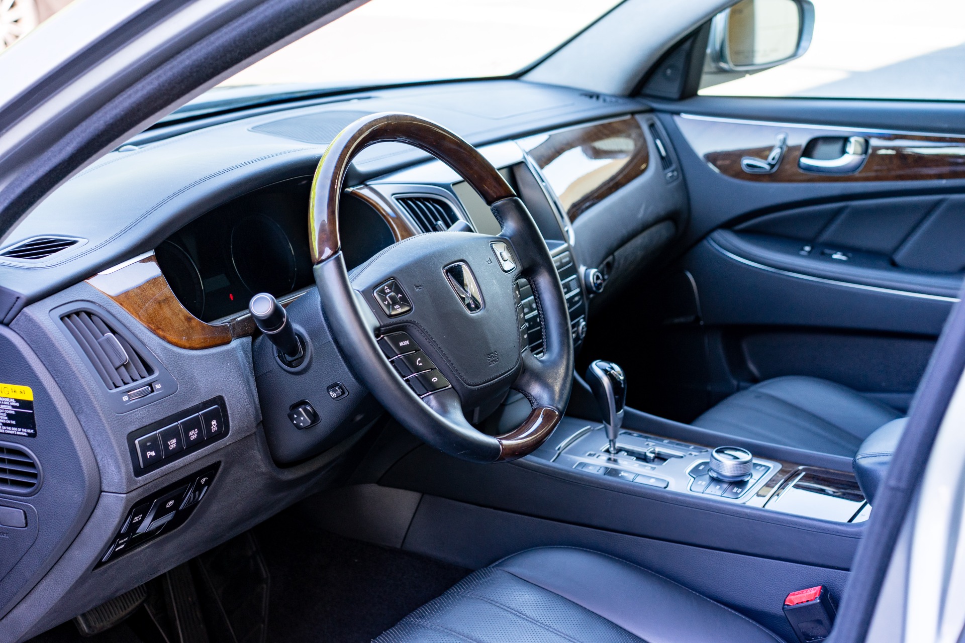 Used 2011 Hyundai Equus Ultimate Package - 1-owner - 35k miles for sale Call for price at RPF Motorcars in Auburn CA 95602 20