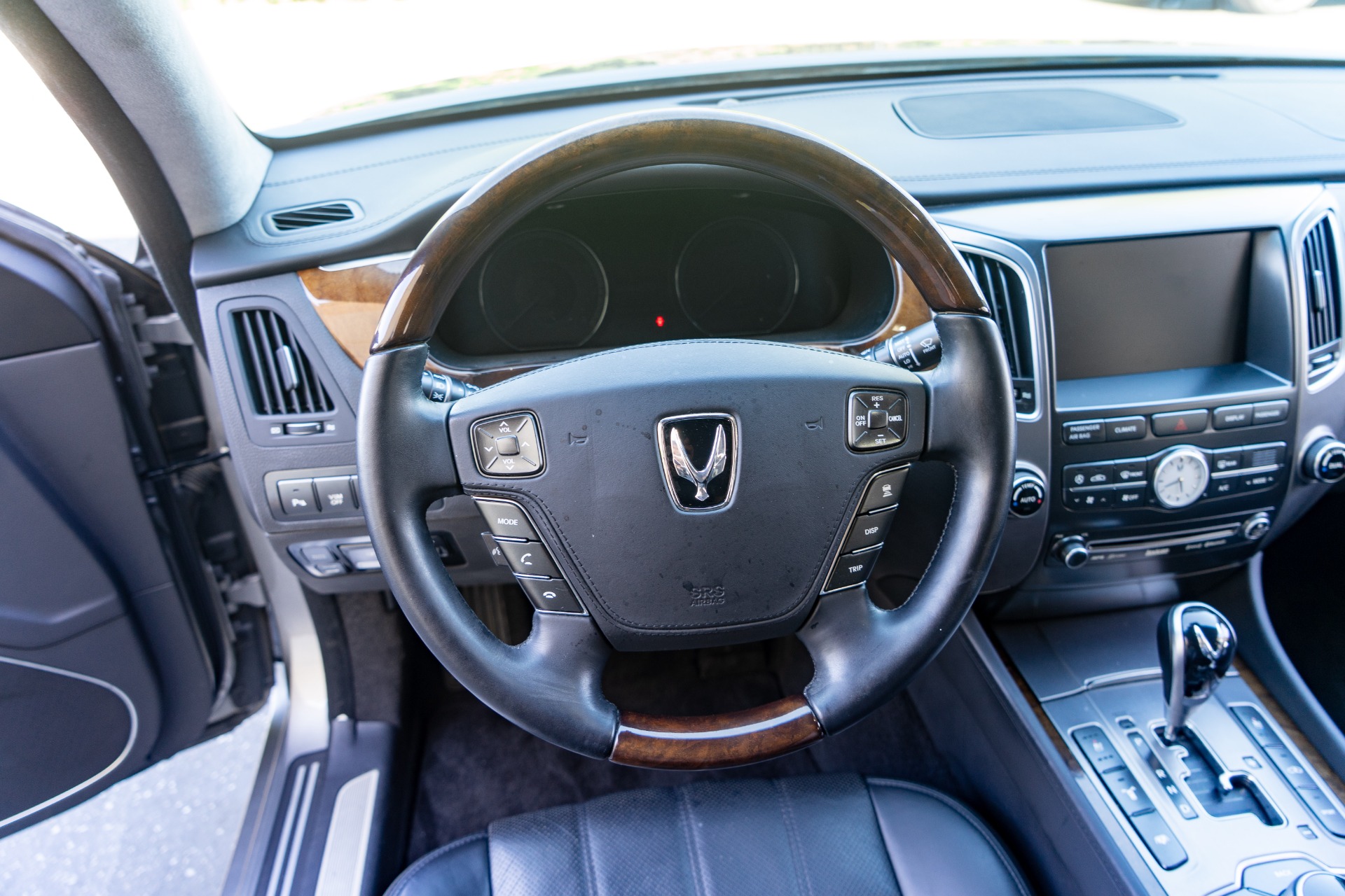 Used 2011 Hyundai Equus Ultimate Package - 1-owner - 35k miles for sale Call for price at RPF Motorcars in Auburn CA 95602 24