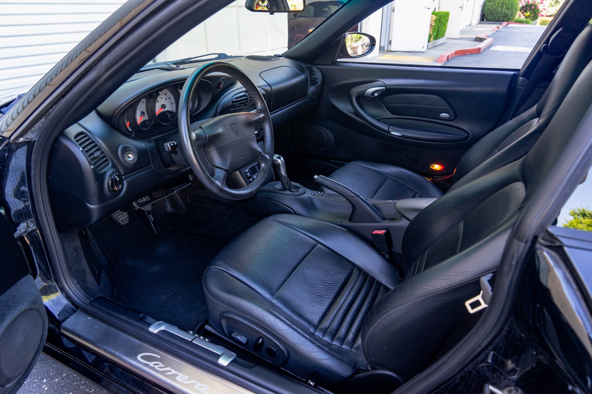 Used 2000 Porsche 911 Carrera for sale $37,900 at RPF Motorcars in Auburn CA 95602 14