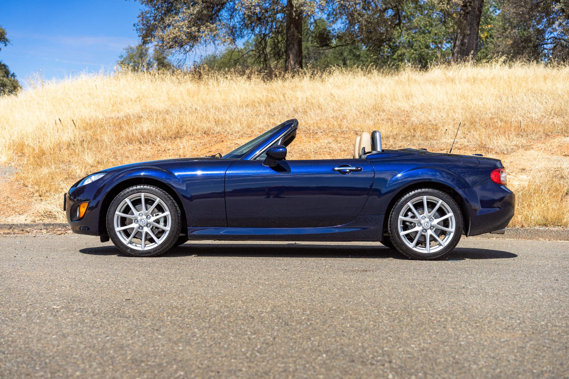 Used 2012 Mazda MX-5 Miata Grand Touring PRHT Grand Touring for sale $22,800 at RPF Motorcars in Auburn CA 95602 7