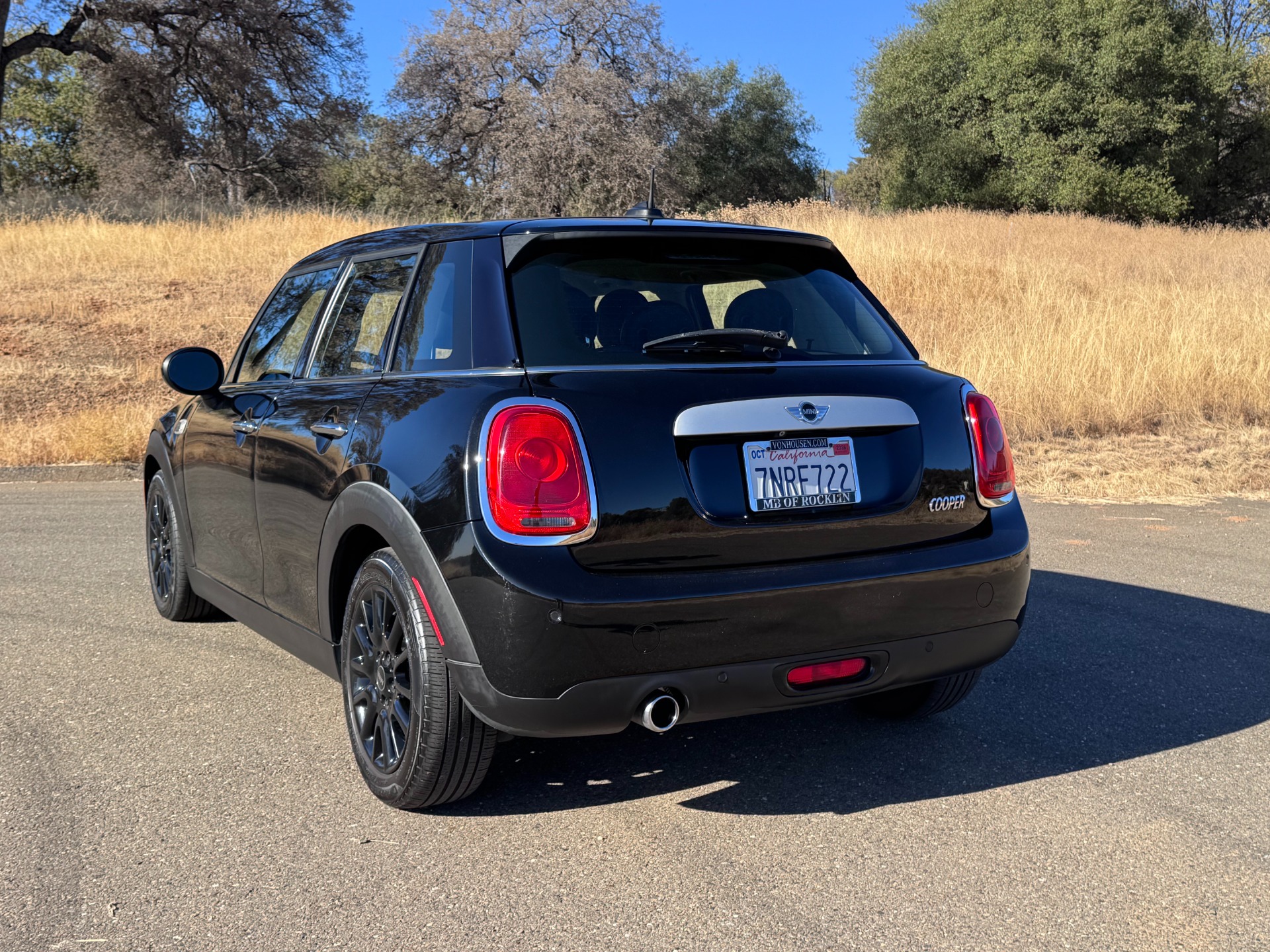 Used 2015 MINI Hardtop 4 Door Cooper for sale $8,800 at RPF Motorcars in Auburn CA 95602 8